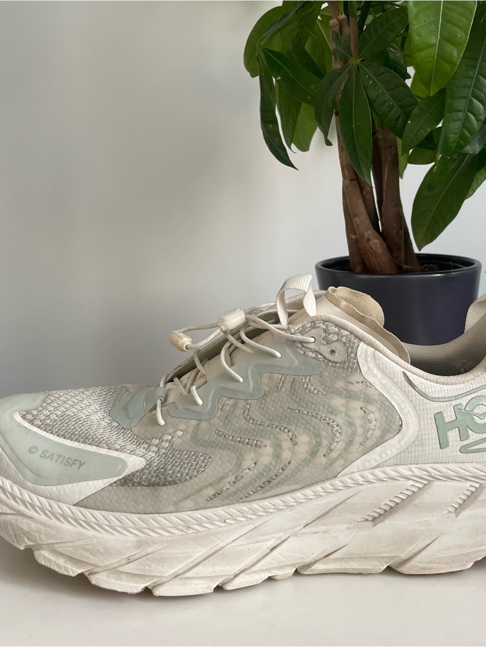 Men Size 13 Hoka One One Clifton LS
Satisfy Celadon Tint Running Shoes